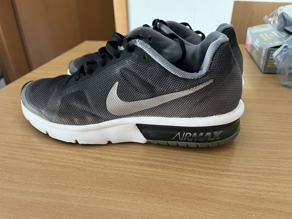 Ténis Nike air max sequent 37,5