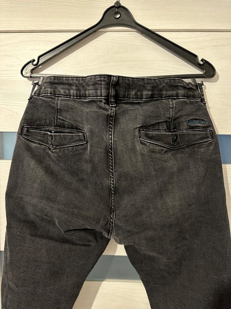 House 32/32 slim fit