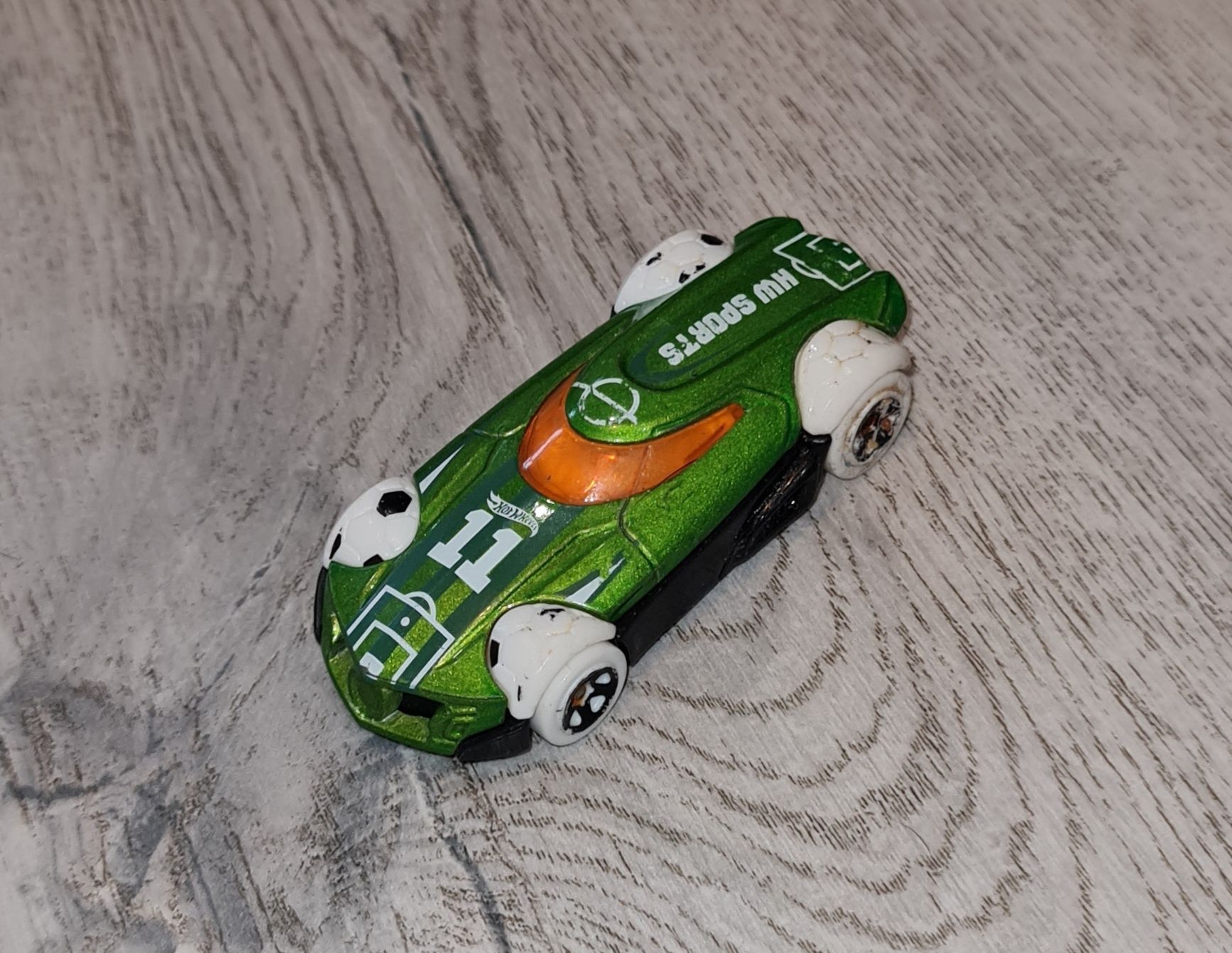 Autko samochód resorak Hot Wheels zielony piłka