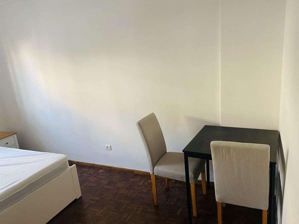 Quarto casal arrendar Mem-martins