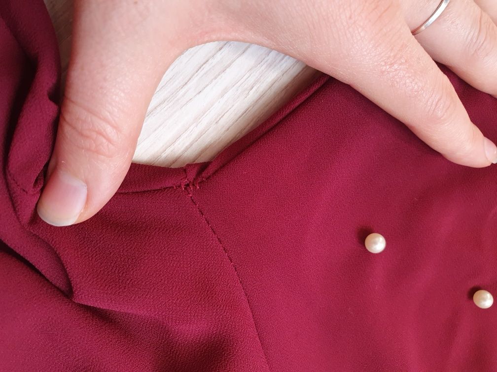Elegancka bordowa/burgundowa bluzka koszulowa z perełkami