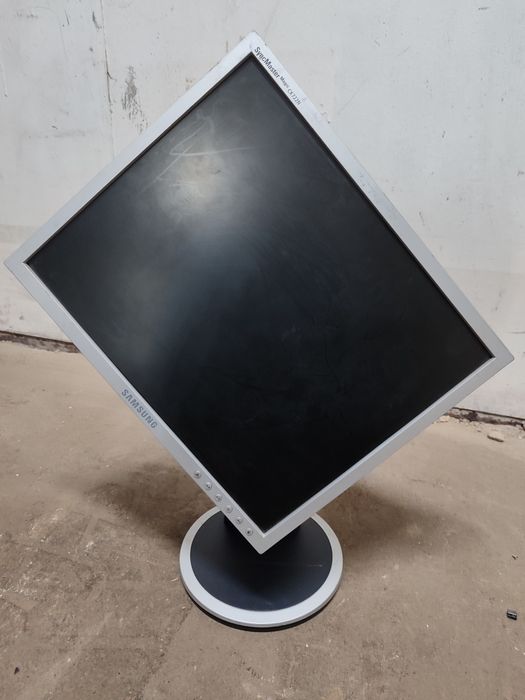 монітори плоскі Samsung LG