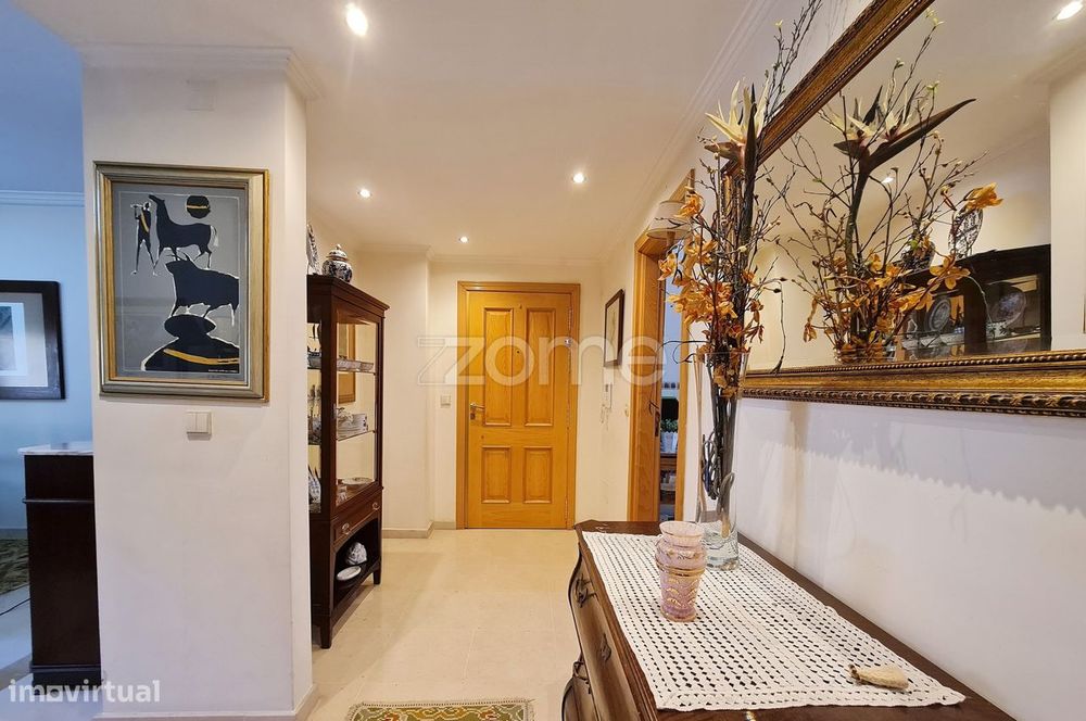 Apartamento 4 Assoalhadas com arrecadação