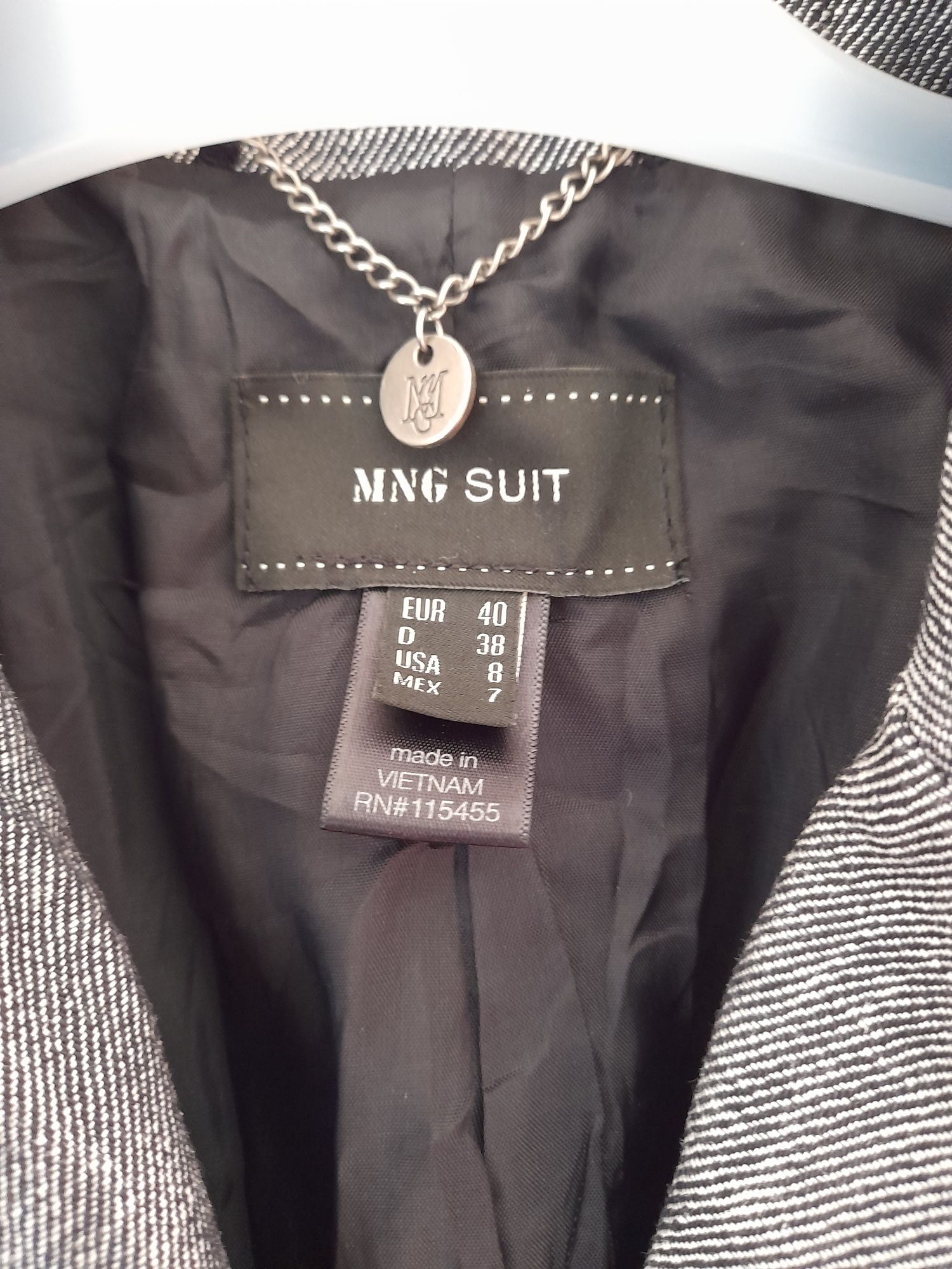 Conjunto de casaco e saia