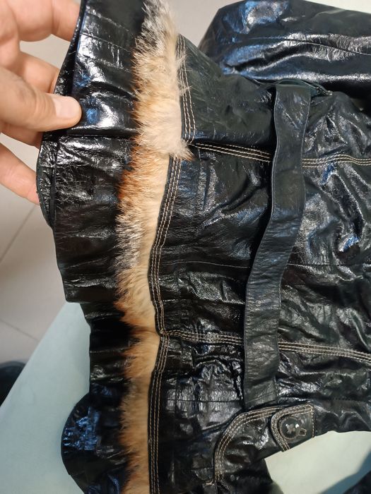 Продам женскую кожанную куртку