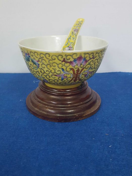 Antiga taça em porcelana chinesa + colher de exportação