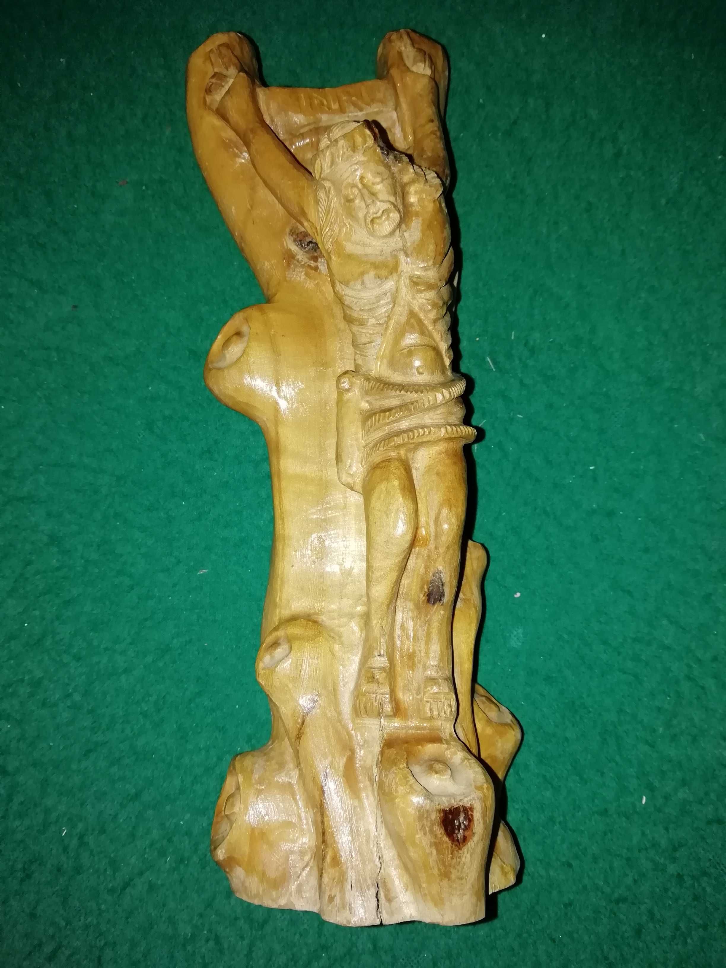 Cristo em madeira