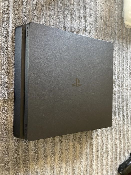 Ps4 slim 1tb + Comando
