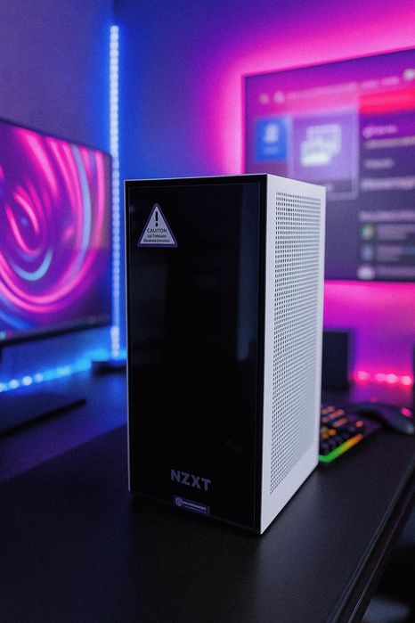 SFF Ryzen 9700X RX 9070 XT 16 GB 64 DDR5 4 TB NVMe komputer gamingowy