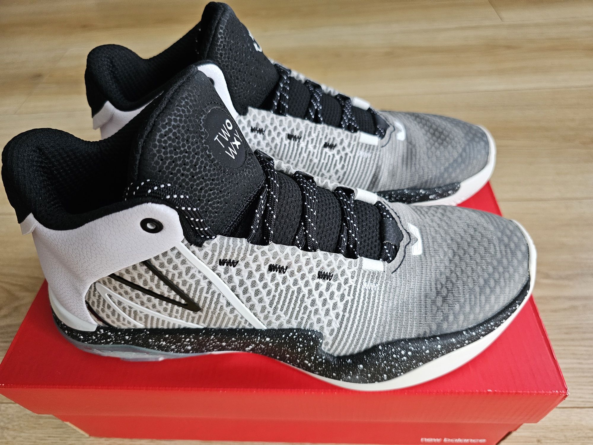 Buty do koszykówki biało czarne New Balance rozmiar 44eu