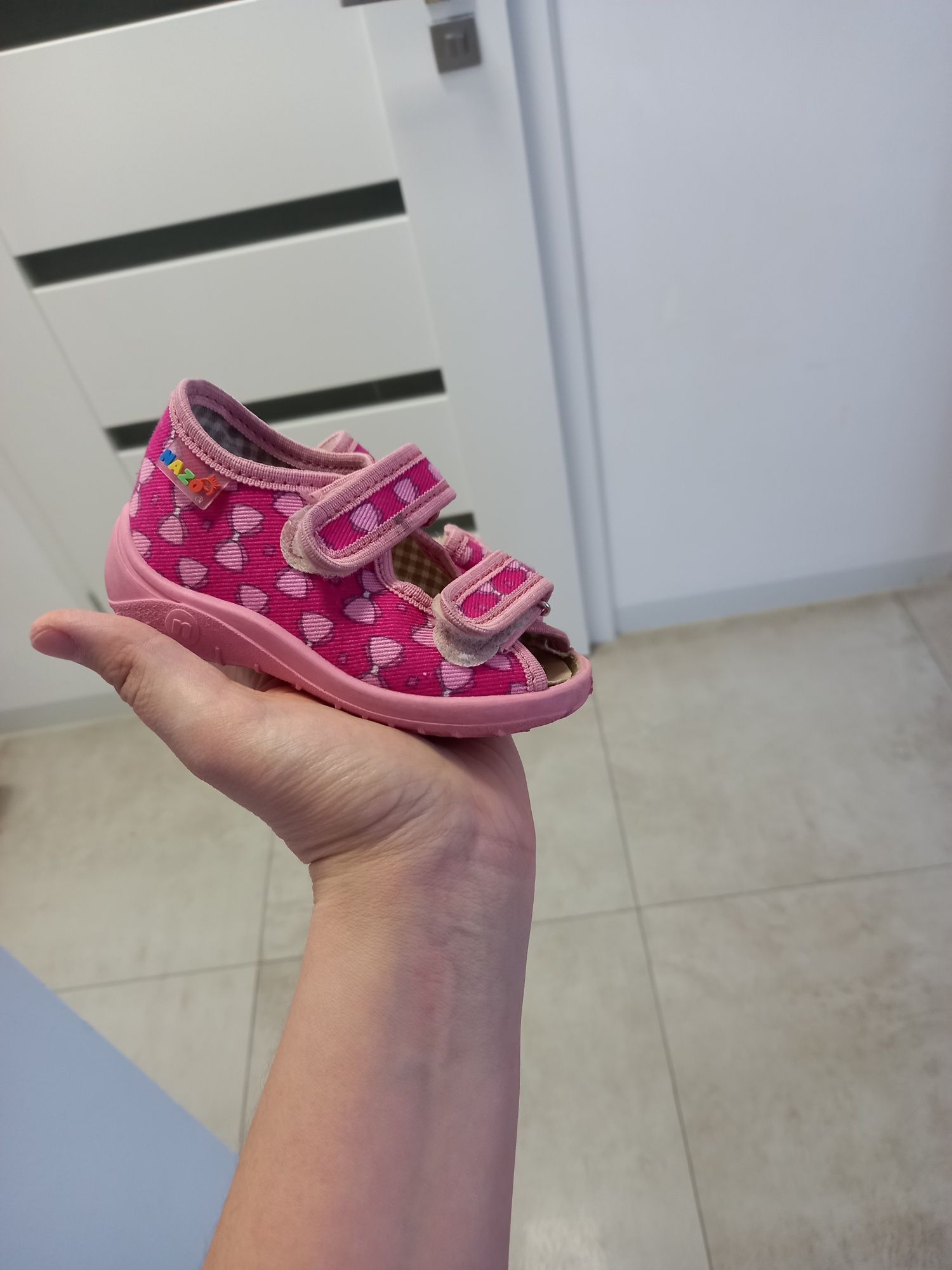 Sandałki dla dziewczynki rozmiar 21