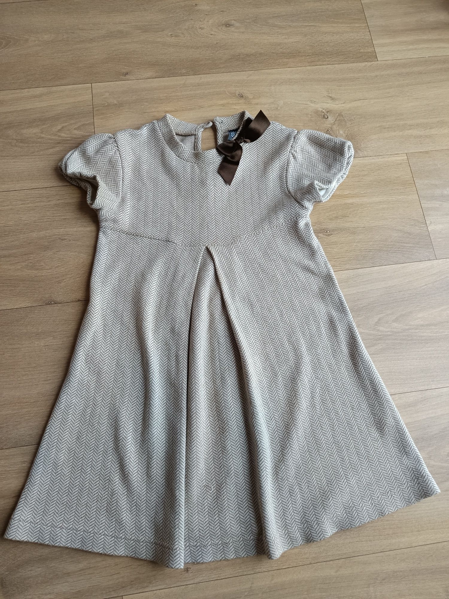 Elegancka sukienka 128
