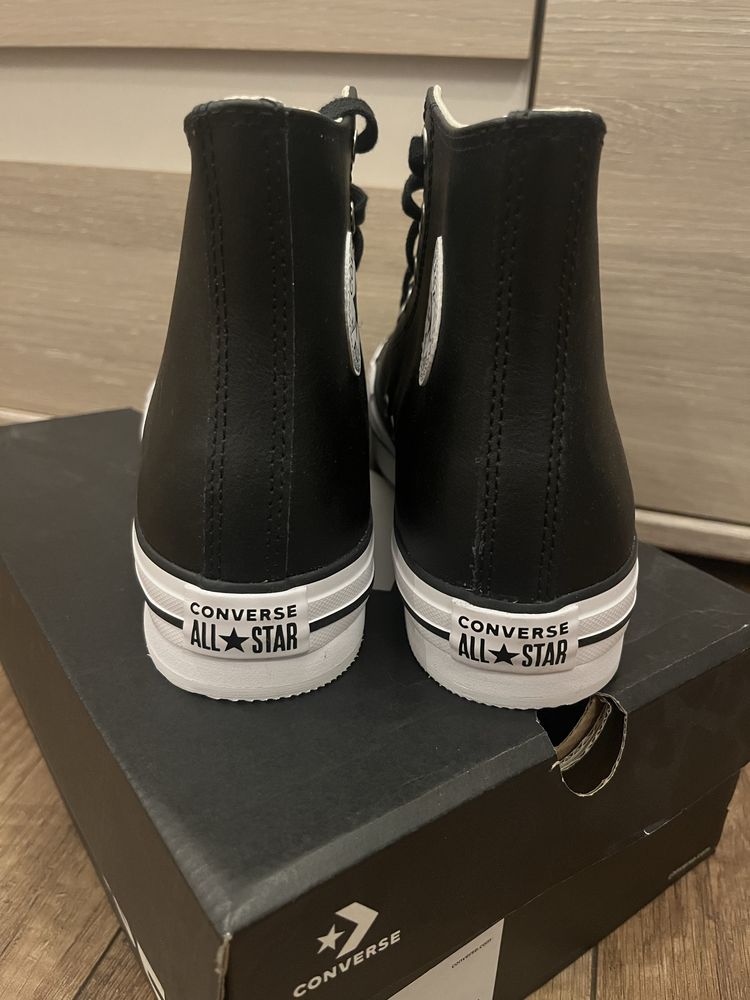 Buty converse skórzane Chuck Taylor All Star na platformie.