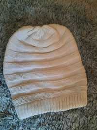 Zimowa biała czapka rozmiar uniwersalny