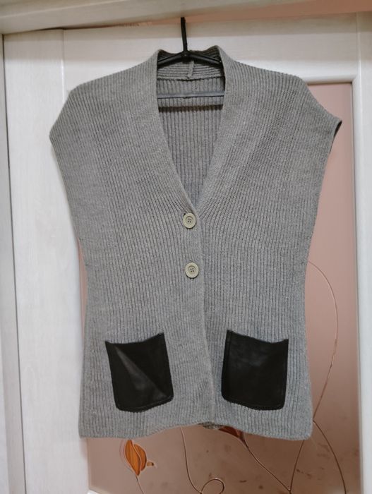 Жилєтка жіноча машинна в'язка