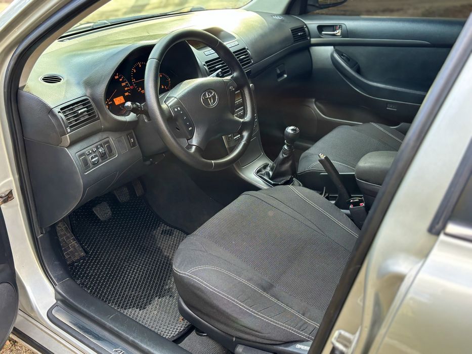 Продам Toyota Avensis 2.2 dizel