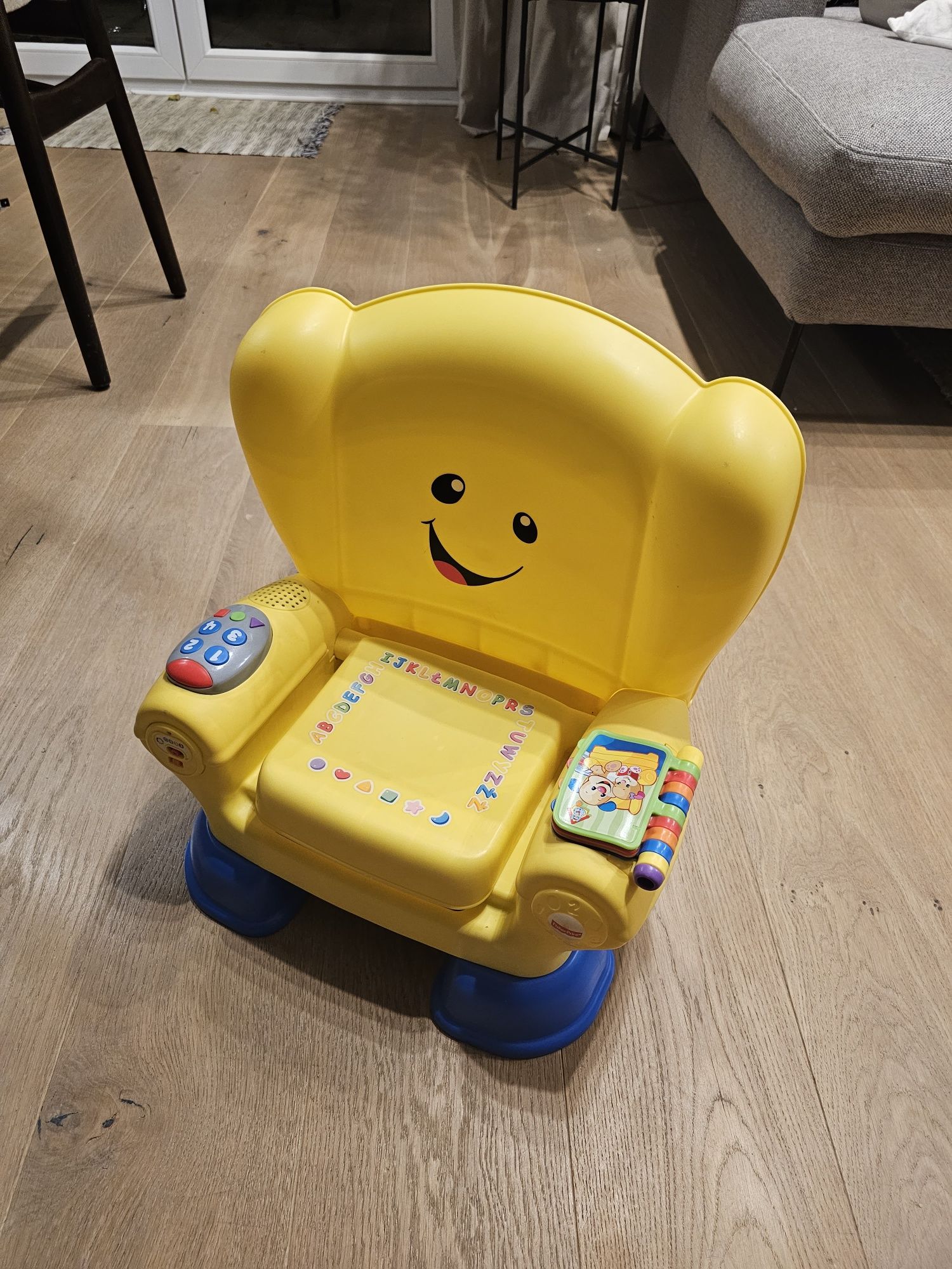 Fisher-Price, edukacyjny fotelik malucha, zabawka interaktywna