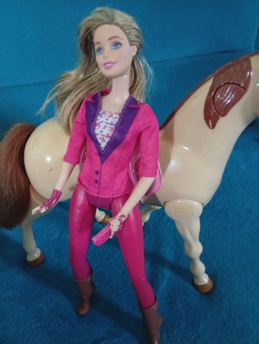 Koń dla barbie razem z lalką