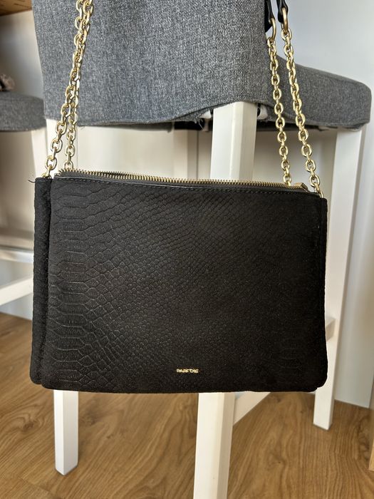 Czarna torebka zamszowa Parfois