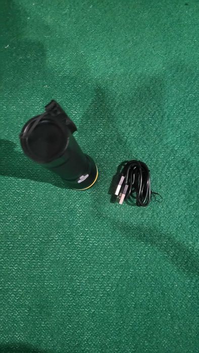 Latarka Cat Caterpillar z Powerbankiem Nowa