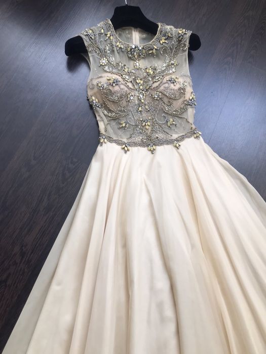 Продам випускну сукню