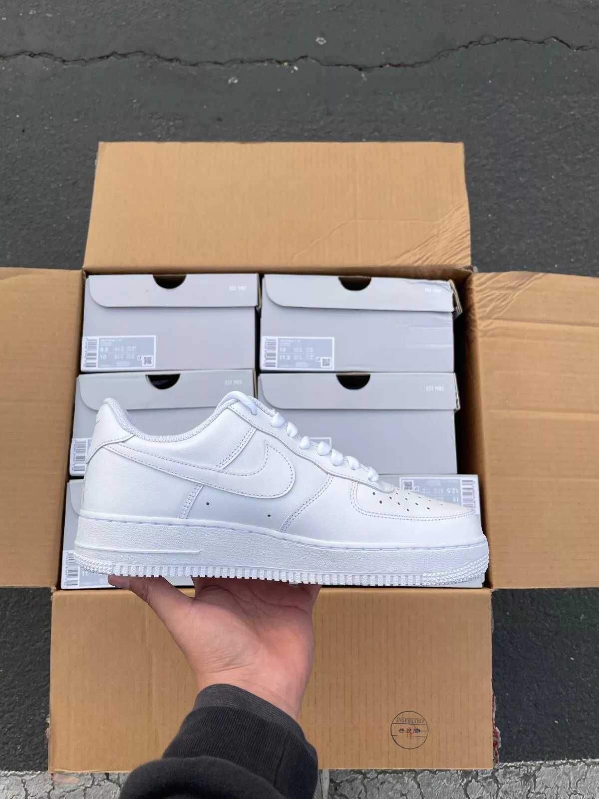 Nowe białe buty. Rozmiar 44