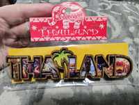 Magnes na lodówkę - TAJLANDIA. Drewniany napis Tajlandia z widokami.