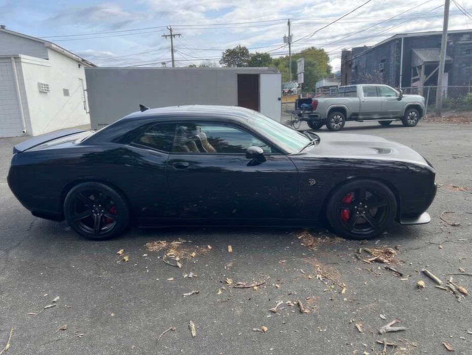 Dodge Challenger SRT Hellcat      2017