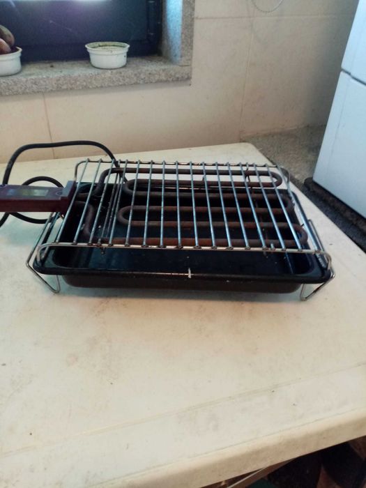 Grelhador elétrico Junex com grelha