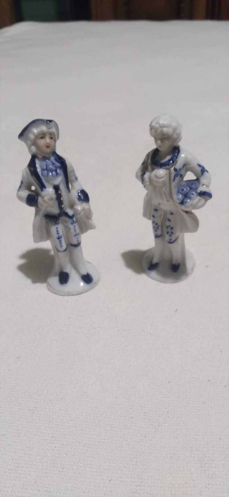 Antiguas figuras de porcelana fina