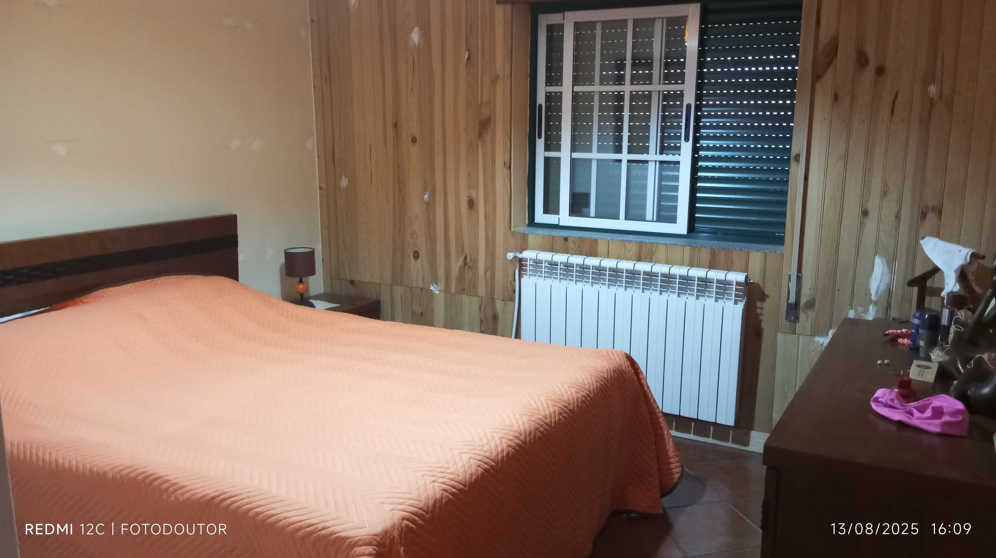 Vende-se em Trancoso, casa T4, Bairro Sta. Luzia