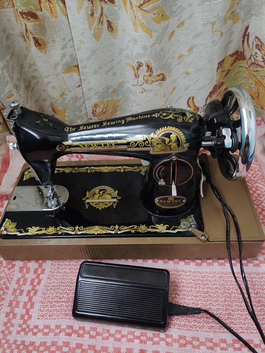 Срочно продам швейную машину