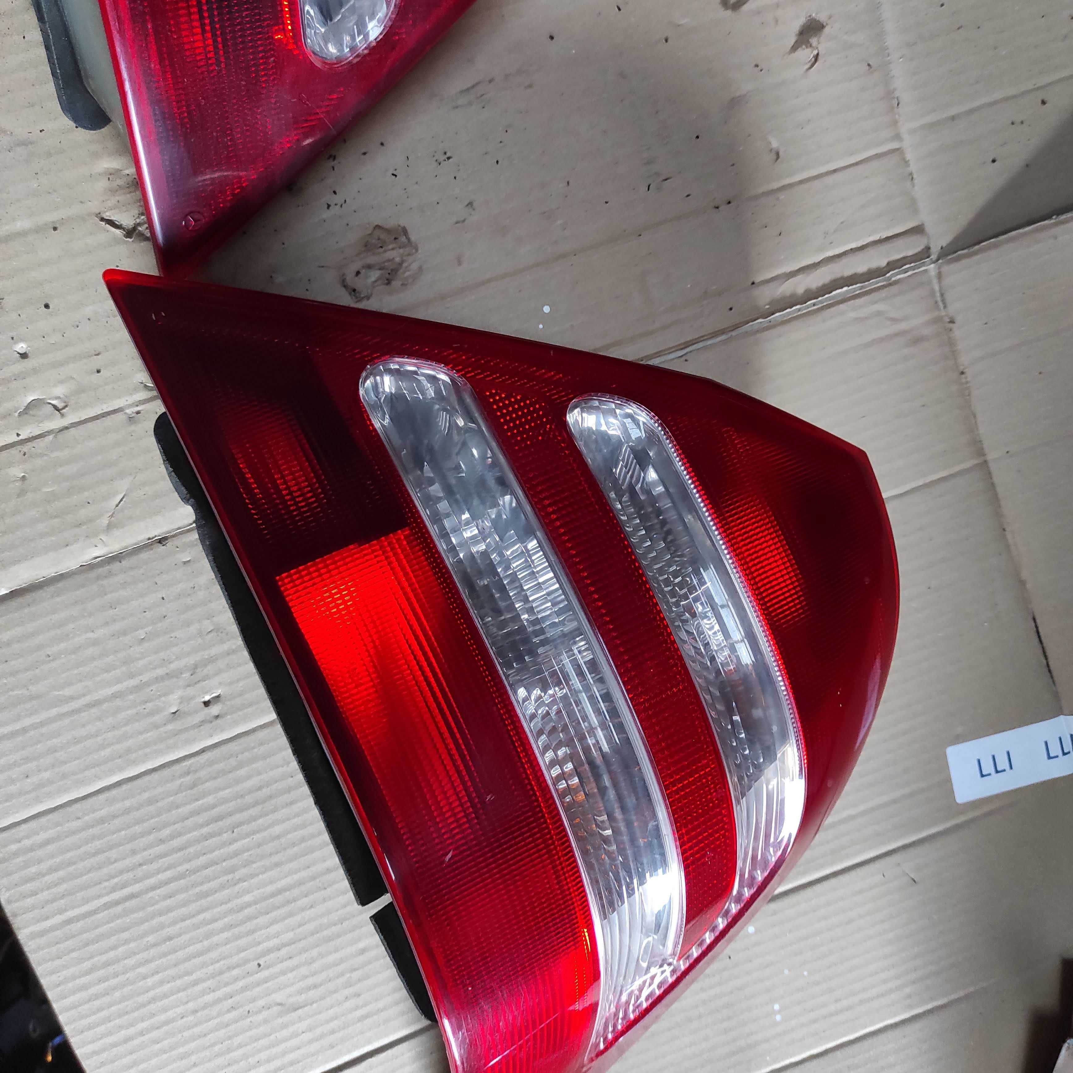 Lampa Tył Prawa Lewa Mercedes W 203 Sedan Komplet