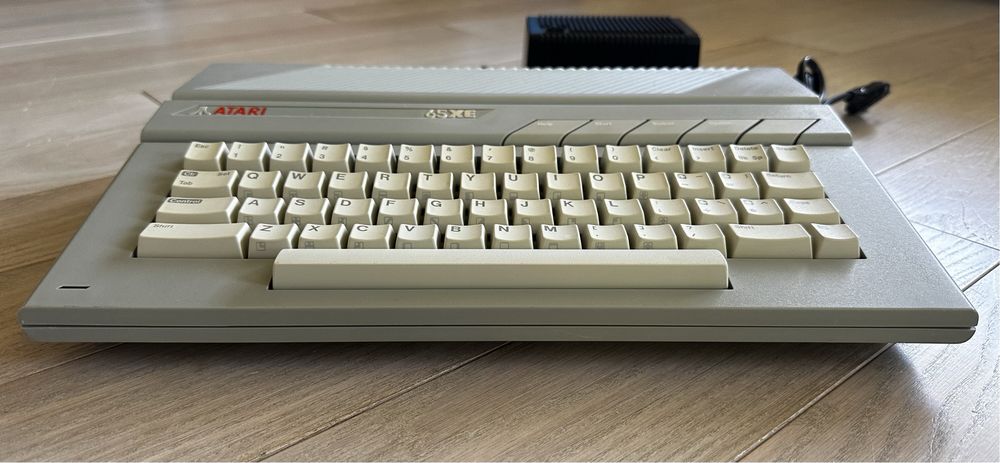 Atari 65XE + zasilacz + A8PicoCart, super stan, sprawny 100%