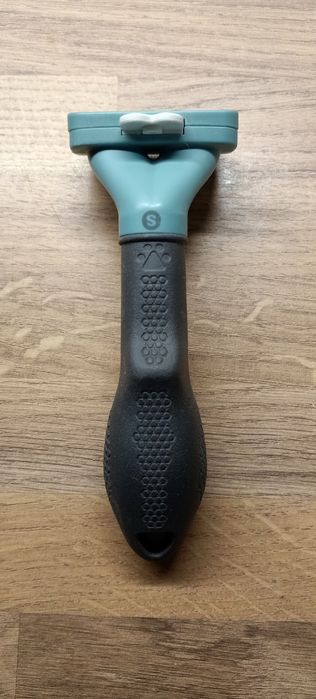 Furminator do czesania kotów