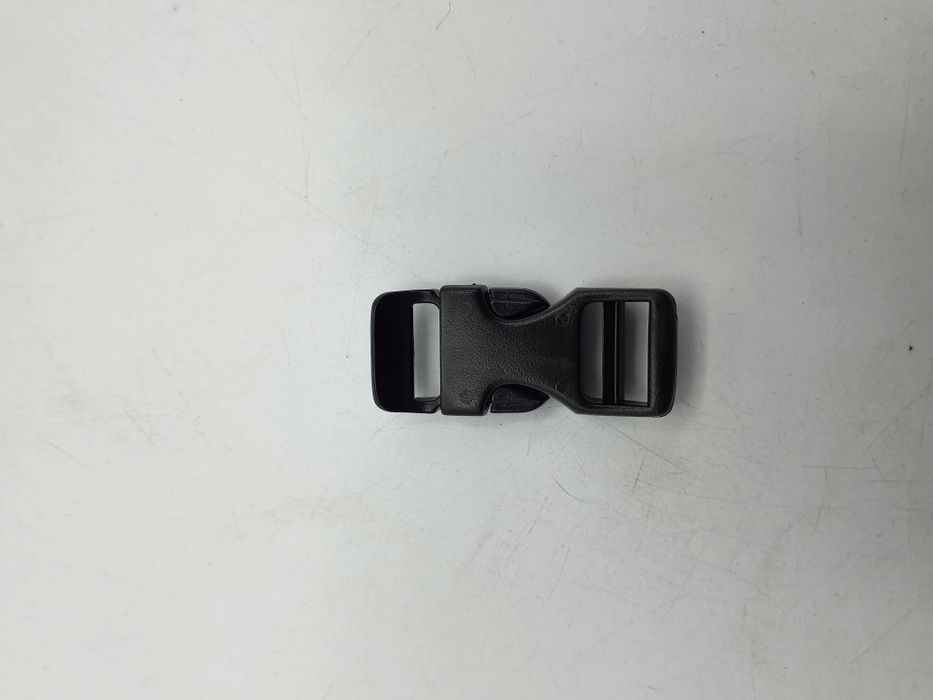 Klamra czarna plastik 15 mm.zestaw 30 szt.