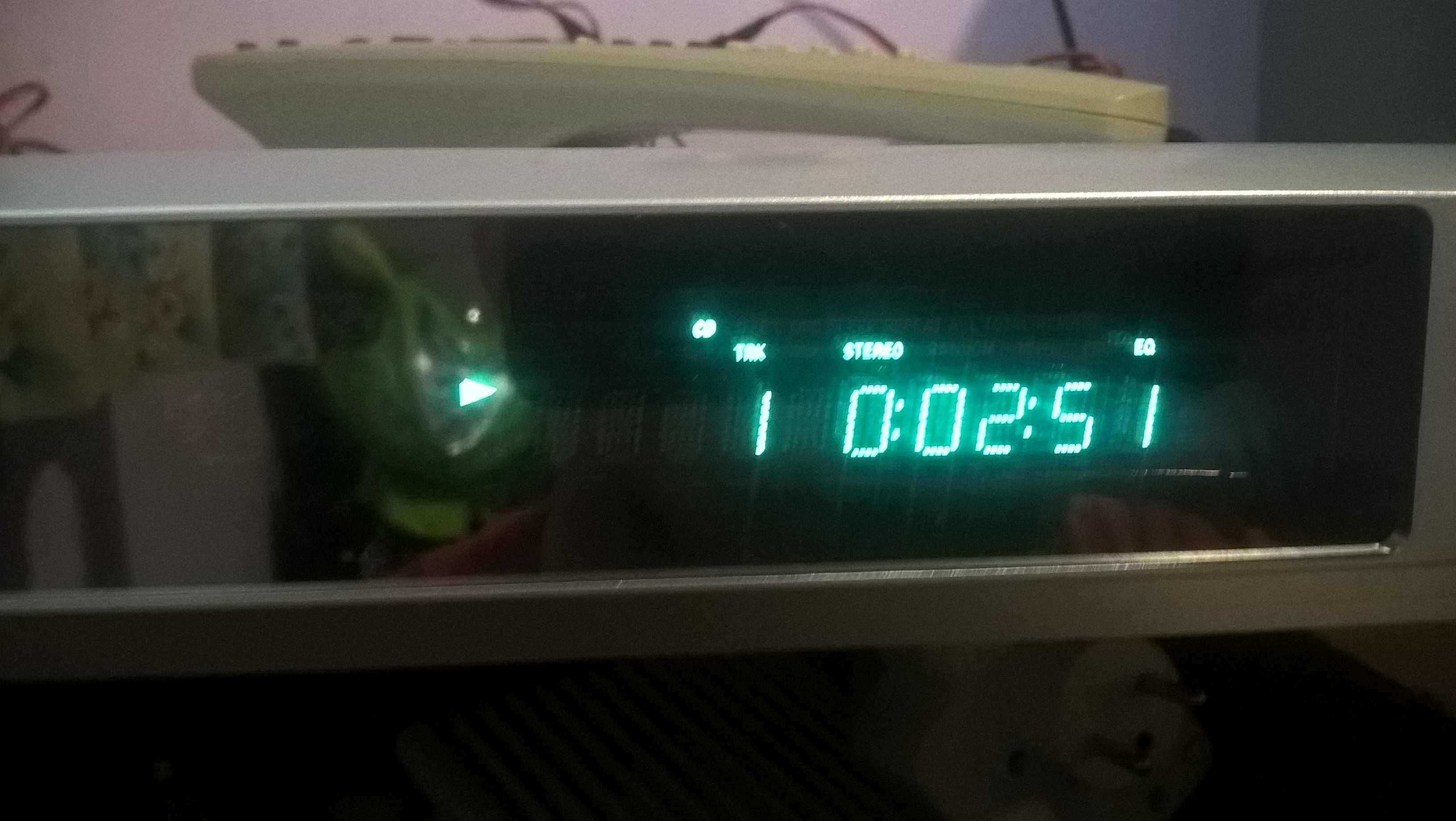 lepszy niż wieża UNIVERSUM dvd-dr4070 {Philips } + pilot + kolumny