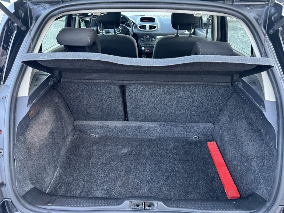 RENAULT CLIO 1.2 GASOLINA  NACIONAL ANO 2012 AR CONDICIONADO