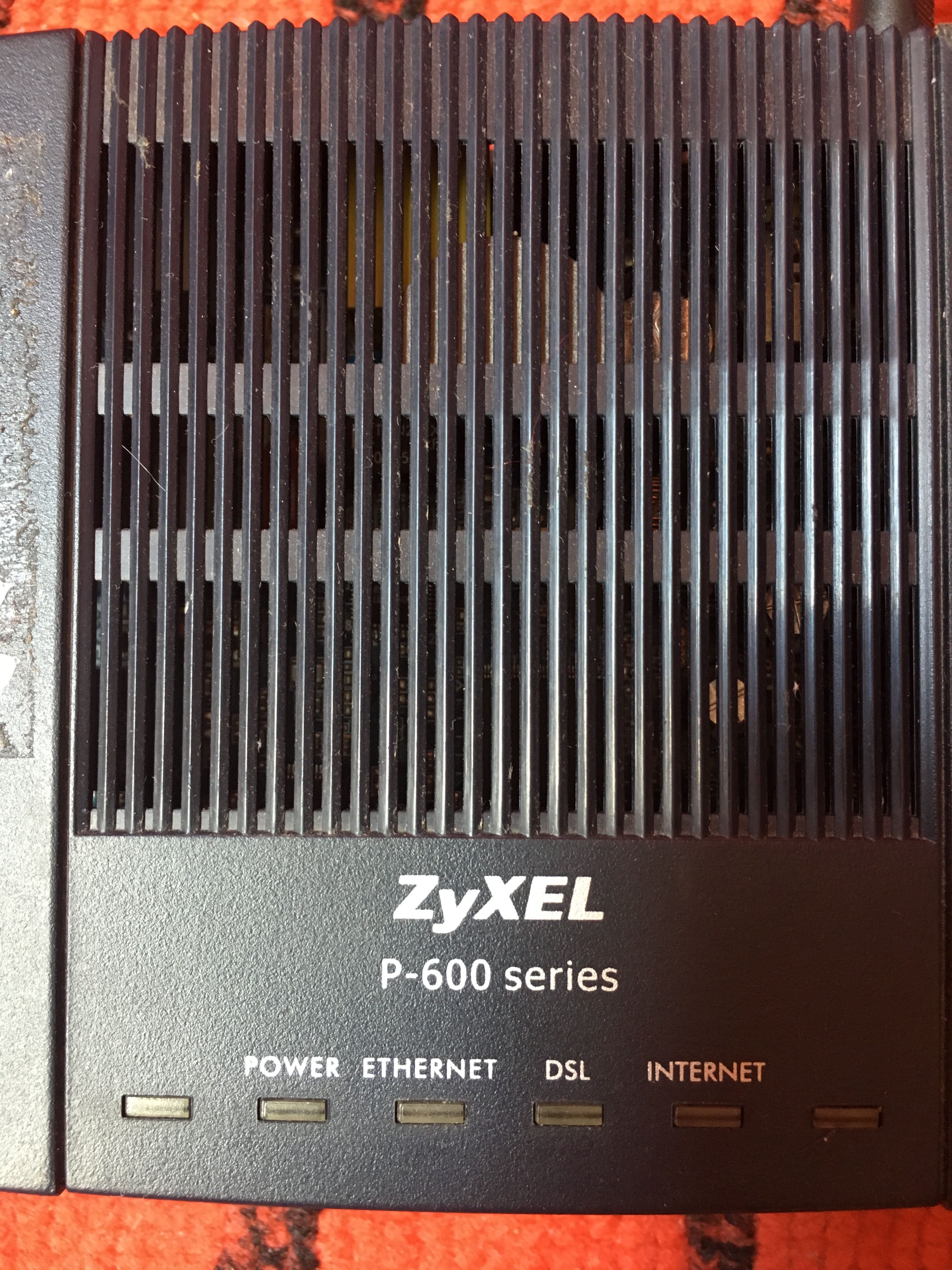 Модем для інтернету по телефонній лінії Zyxel P660RT2