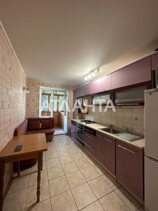 Продам 3 ком.квартиру в кирпичном спецпроекте .Ремонт.Низкий этаж.Газ.