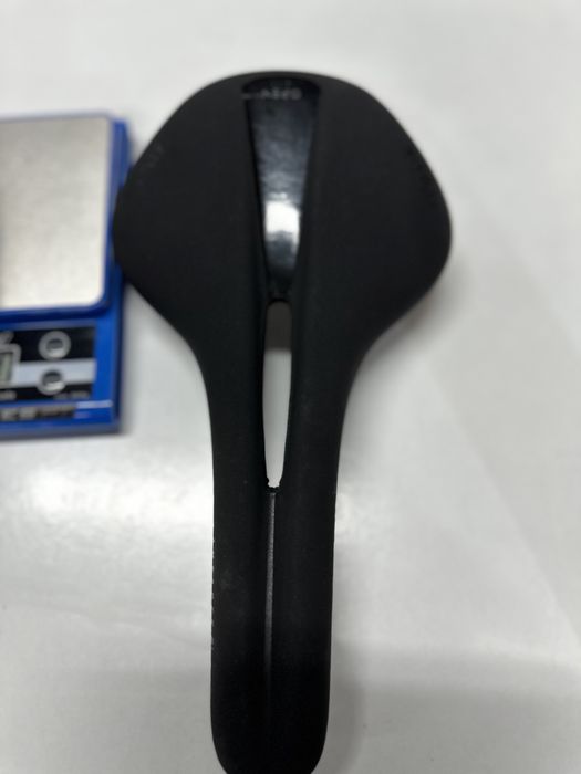 Selim carbono fisik antares R1 carbon