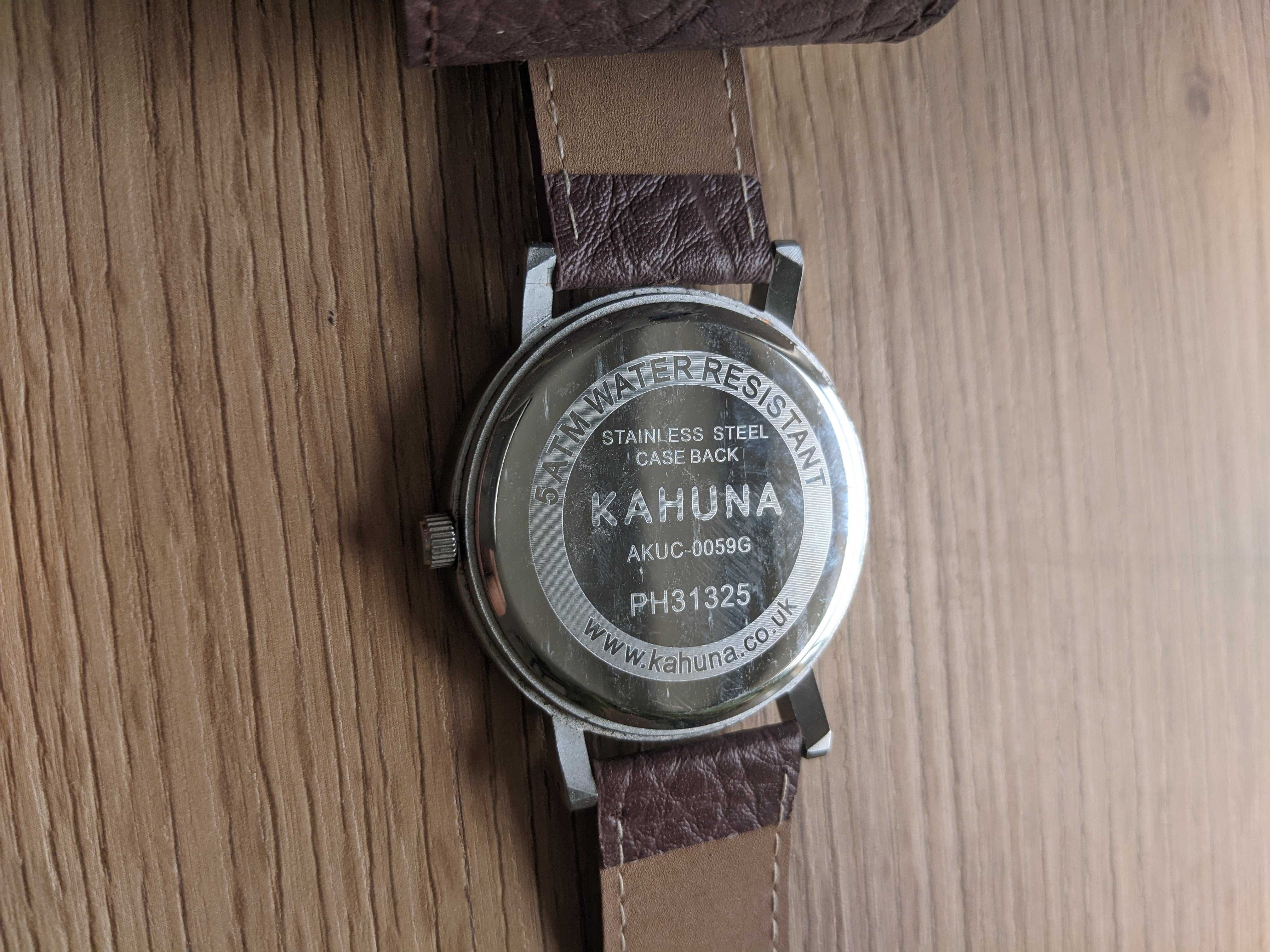 trzy zegarki na rękę, timex oraz inne