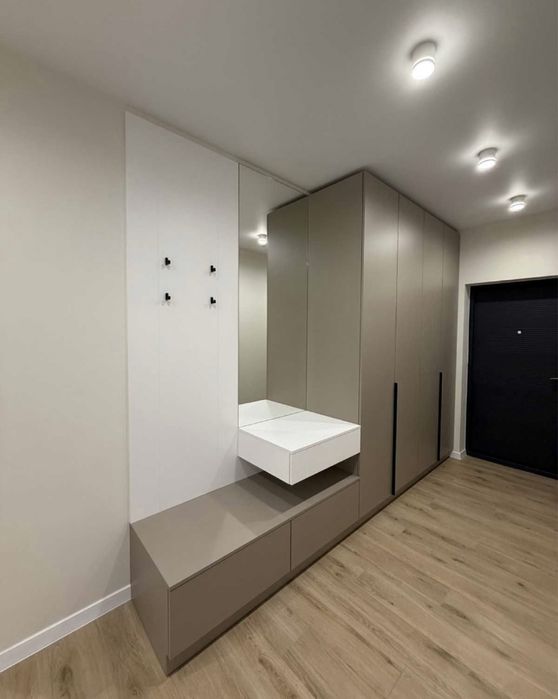 Свіжа сучасна новобудова центральна частина міста