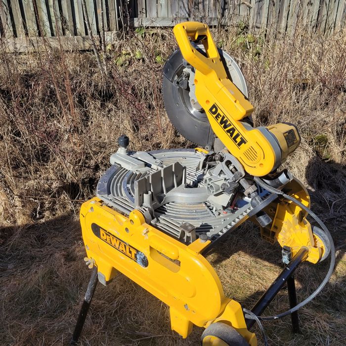 DeWalt D27107xs комбінована торцовка, циркулярка