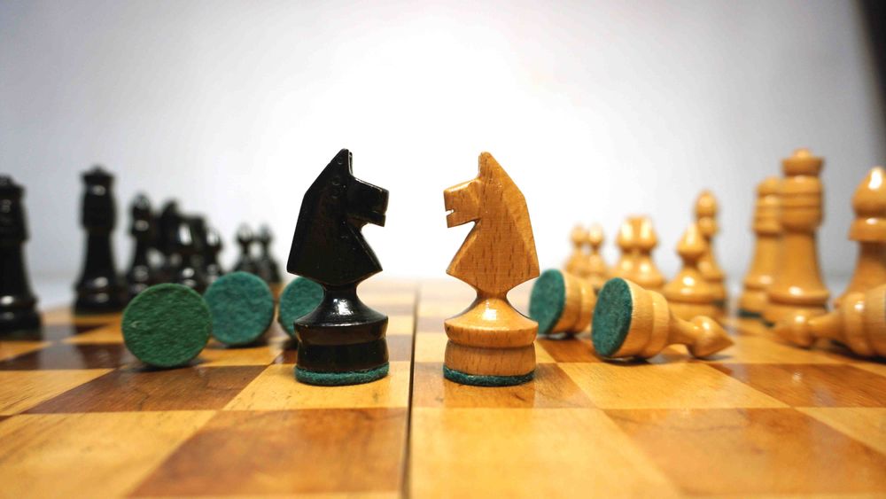 Szachy drewniane ładne stare