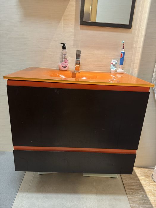 Móvel casa de banho com espelho arrumacao torneira e tampo