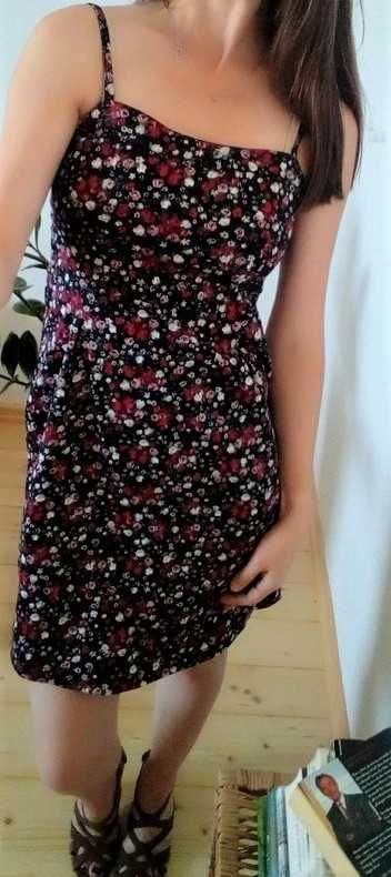 Czarna czerwona letnia sukienka mini w kwiaty Cache Cache XS S