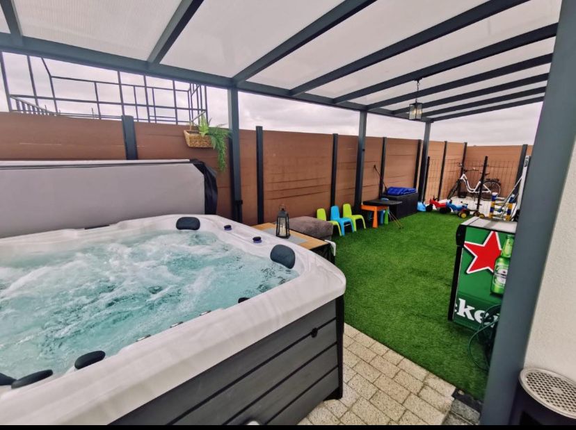 Domek nad jeziorem jacuzzi sauna linia brzegowa prywatna plaza TOP 8os