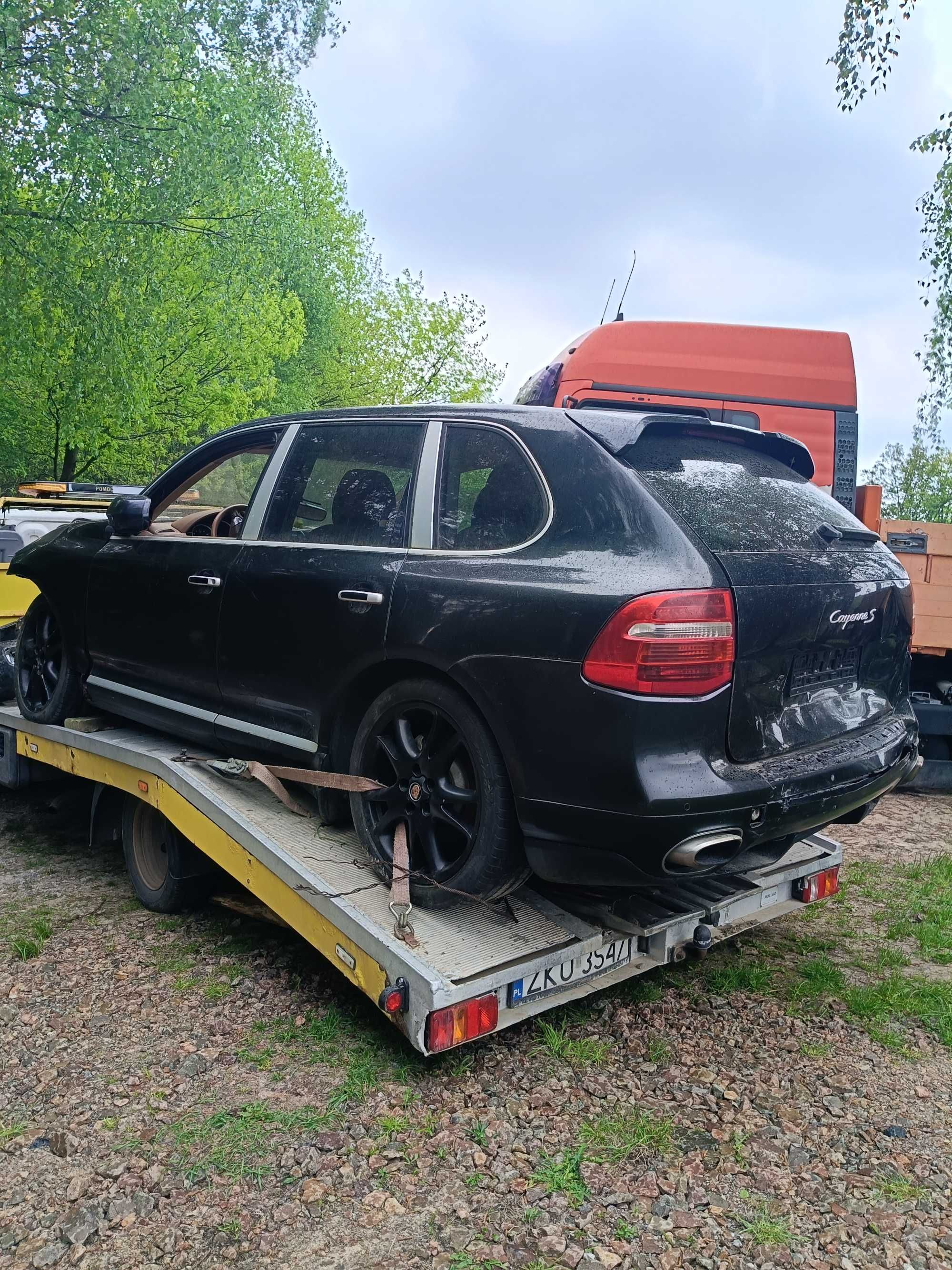 Porsche cayenne lift 4,8 2007r uszkodzone części lampa skrzynia i inne