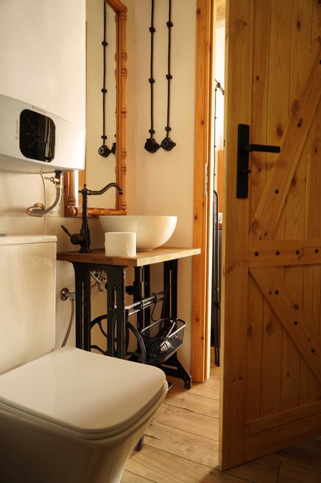 Nowy domek do 18 osób. Sauna, balia z jacuzzi. 90 km od W-wy.